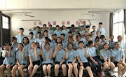 甫里中学这个班级的课桌亮了！