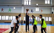 不畏严寒奋拼搏 篮球赛场展英姿