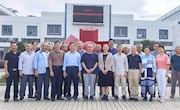 九九重阳互贺添福寿   年年相逢共赏夕阳红