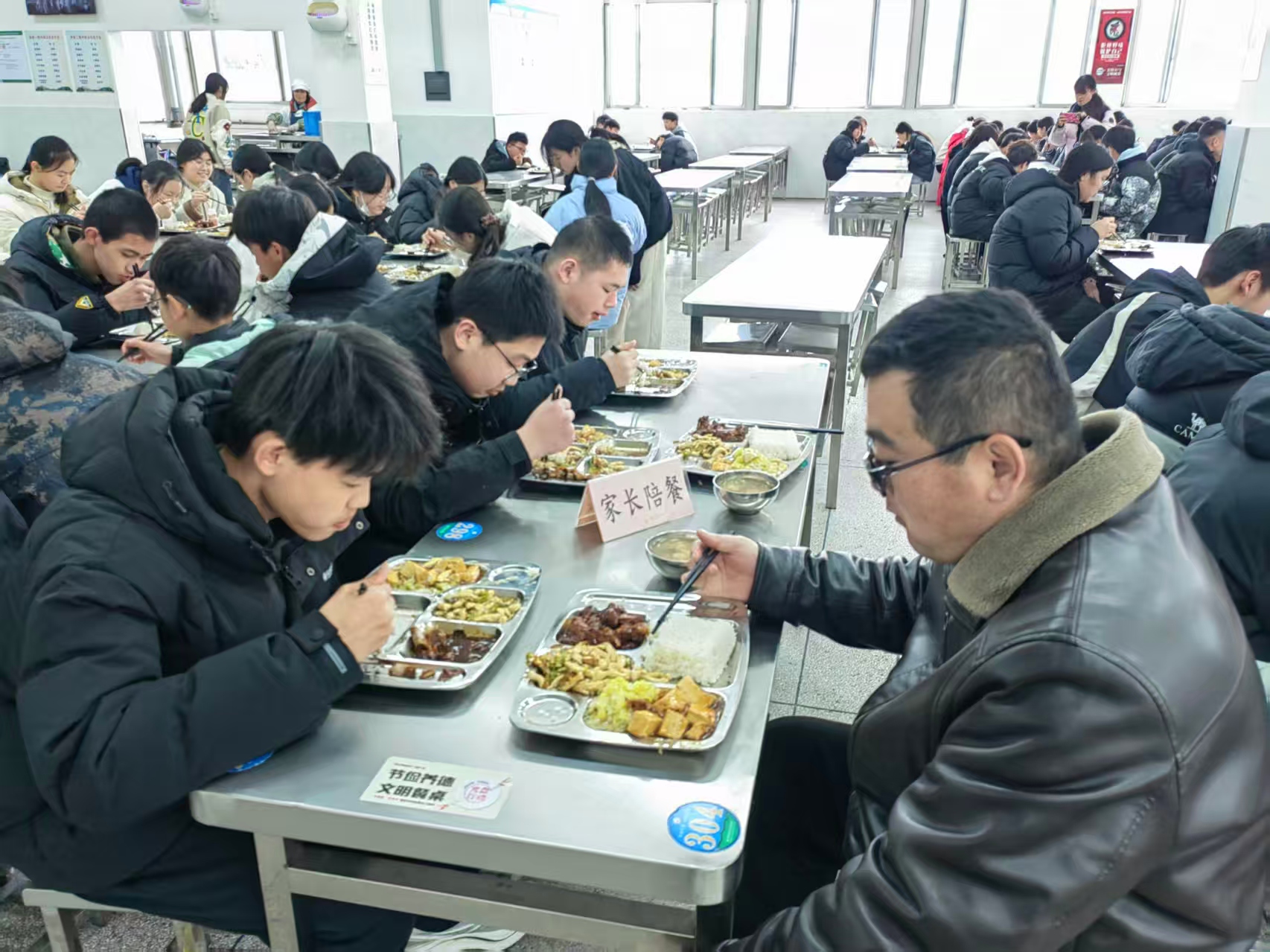 家长代表：范浩光（二5范园硕家长）